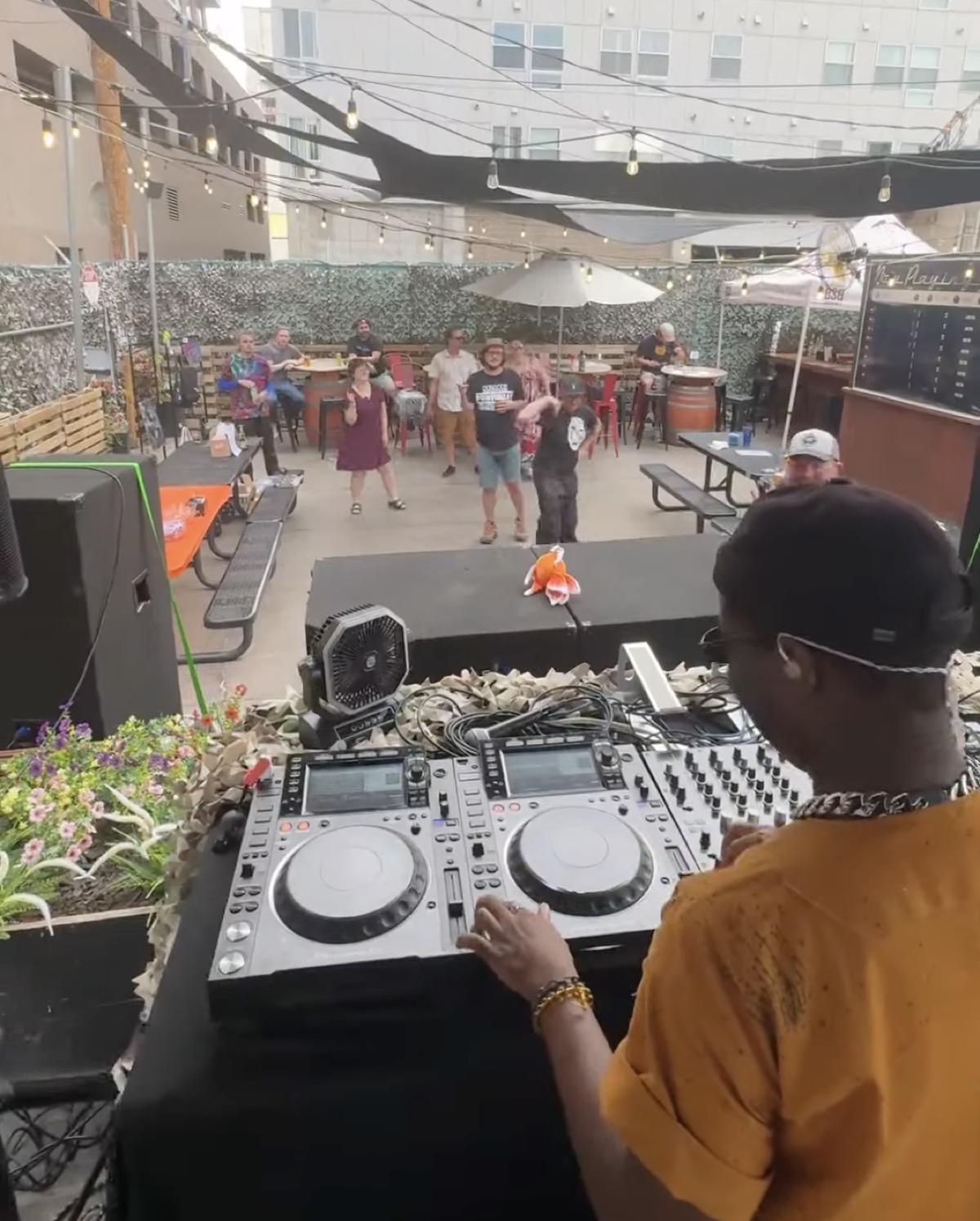 Amen Sundays Vol. 02 — Sinistarr behind the decks as the crowd dances on the patio